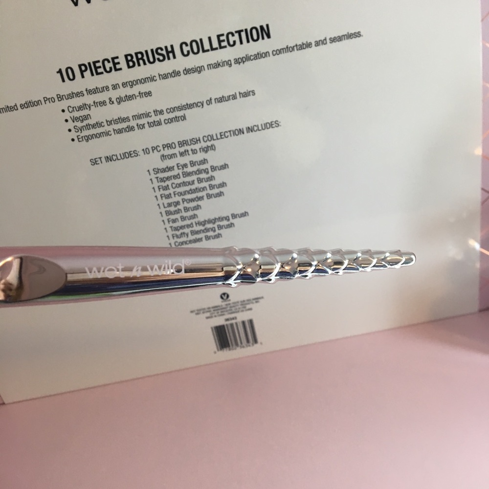 ON SALE!!Only 1 left! Wet n Wild  brush set!!! - Picture 7 of 8